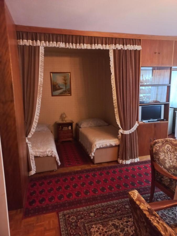 Ferienwohnung ,,Wohnen Wie Zu Grossmutter'S Zeiten'' Vienna Exterior photo